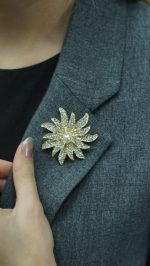 İnci Güneşi Broş